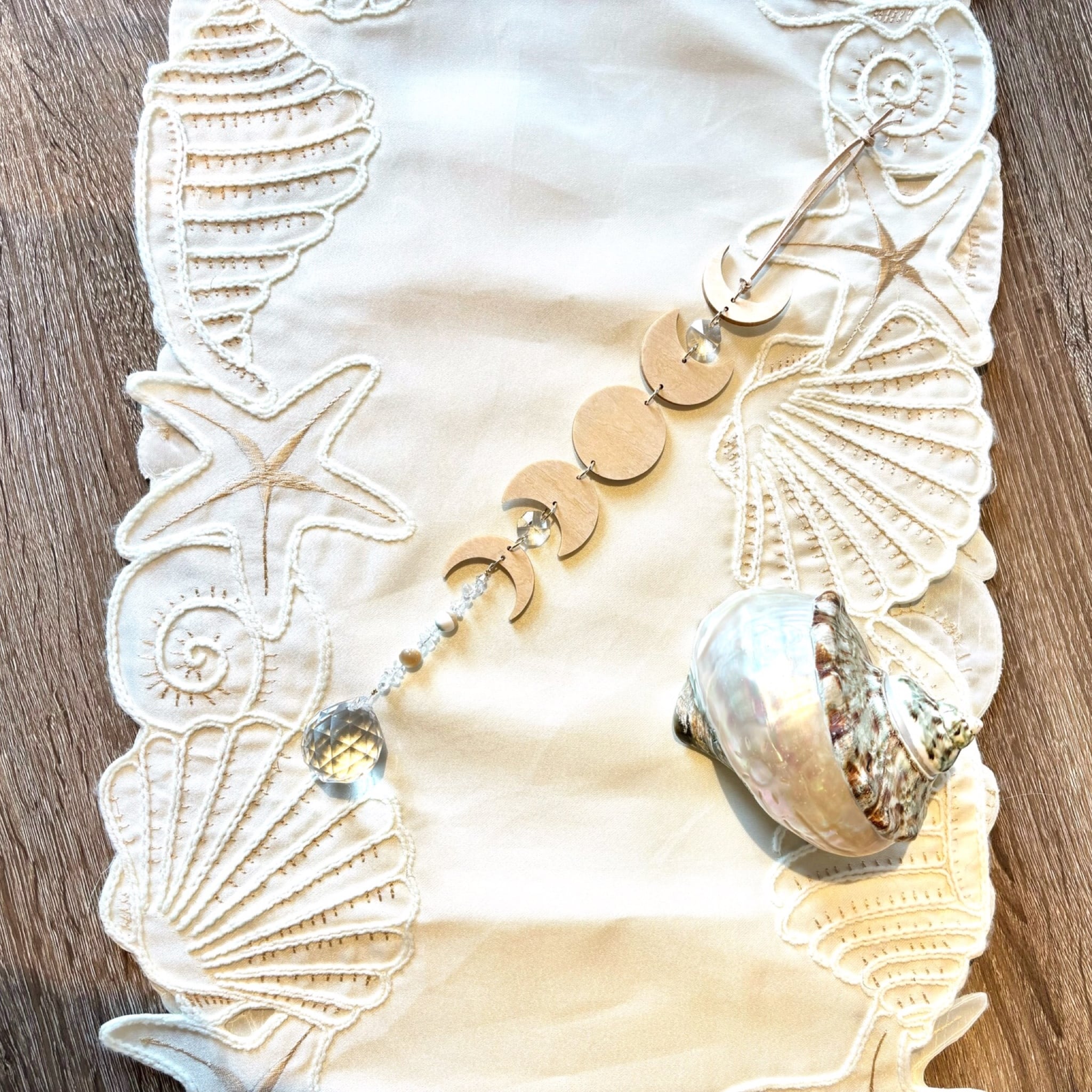 夜光貝　(カフェ結様。お取り引き中　)　『三点セット』 夜光貝ビーズ入りサンキャッチャー吊り下げタイプ 月の満ち欠け