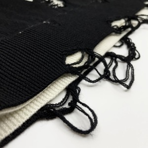 【Haculla】DISTRESSED HACULLA SWEATER（BLACKWHITE）