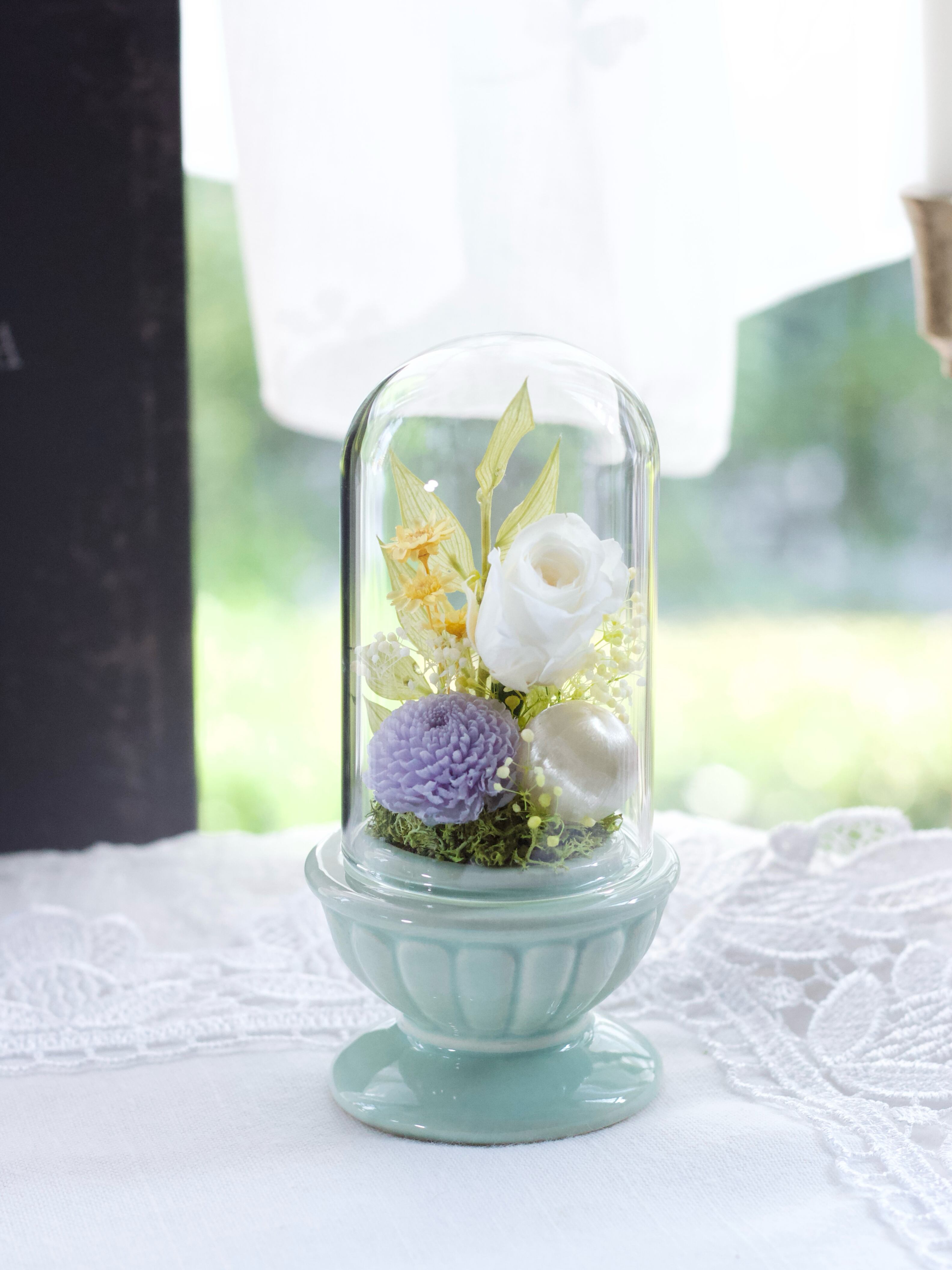 ガラスドームmini仏花】手のひらサイズのガラスドームタイプでは最小の