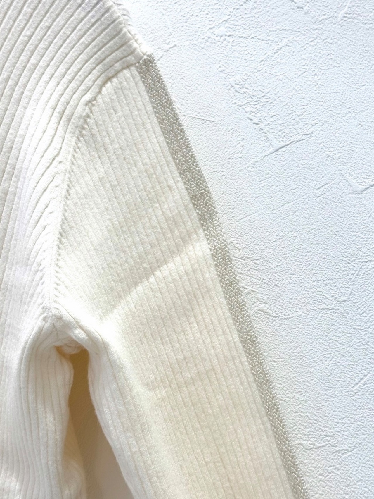 ラメラインハイネックセーター