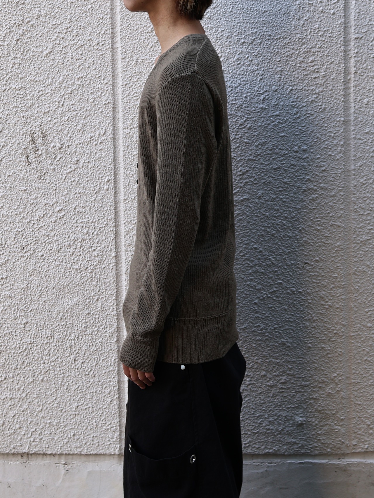 【blackbarrett】tight silhouette Vneck knit