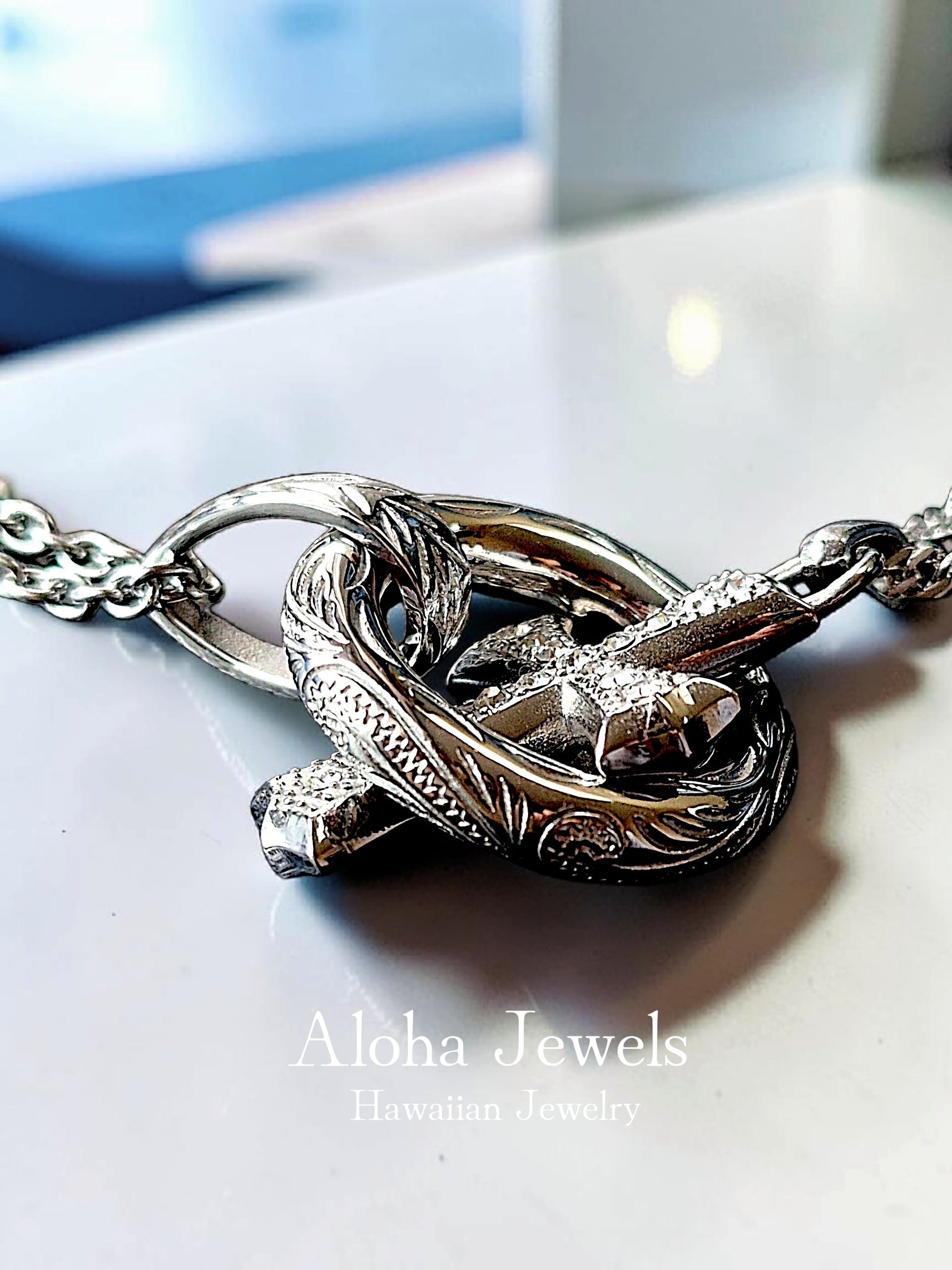 Eternal Lei Wave Scroll Necklace – ハワイアンジュエリー ネックレス