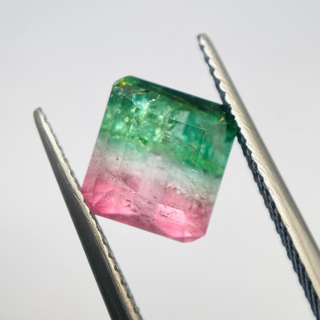 三色国旗のようなポップなパーティーカラートルマリン