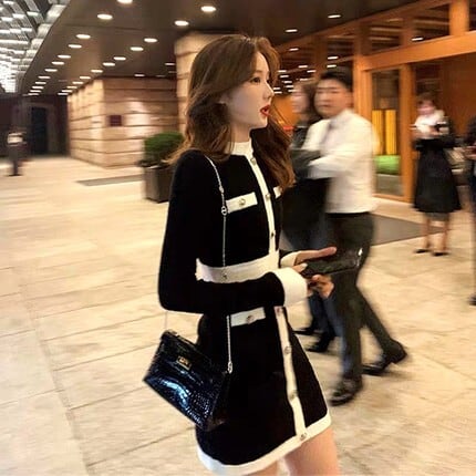 ニットミニワンピース 膝丈 ひざ丈 膝下 袖あり 長袖 襟なし タイト 細身 Iライン ニット かわいい 大人可愛い きれいめ シンプル カジュアル 大人 上品 おしゃれ お洒落 かっこいい レトロ 大人可愛い 大人女子 こなれ感 ラブリー キュート ガーリー セクシー 主役級 存在感 ニットミニワンピース 膝丈 ひざ丈 膝下 袖あり 長袖 襟なし タイト