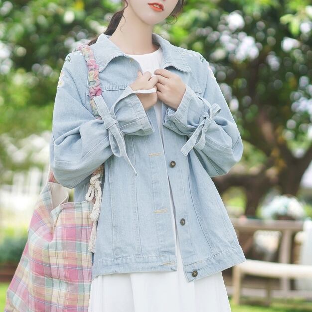 【着用レビュー】アウター レディース デニムジャケット ショート丈 S M L 刺繍 花柄 ドローストリング キャンディ ブルーデニム かわいい 大人可愛い カジュアル 清楚 フェミニン おしゃれ お洒落 おとな ナチュラル こなれ感 ラフ ラブリー キュート ガーリー ロマンチック 抜け感 学生 通学 デート お出かけ 女子会 旅行 散歩 カフェ巡り お買い物 春 秋 冬 10代 20代 30代 韓国系 着回し 普段使い 重ね着 体型カバー ファッション コーデ モテ 流行 インスタ ポケット 送料無料