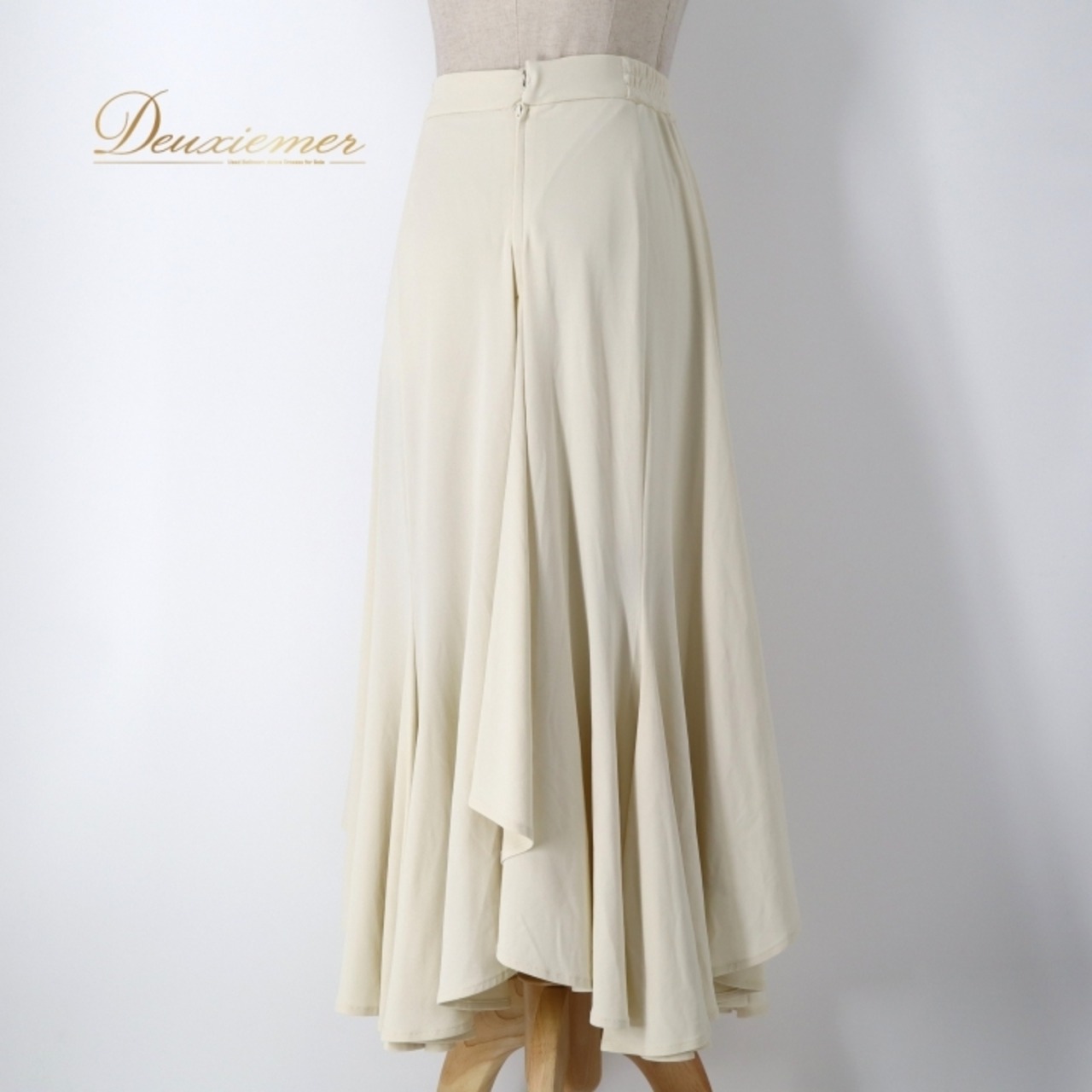 社交ダンス 衣装 スカート ホワイト系 チャコット Chacott レッスン 練習 白 日本製 大人っぽい 上品 おしゃれ 無地 シンプル 白 クリーム色 アシンメトリー レッスン着 練習着 やわらかい アシンメトリー スカート ダンスウェア フレアスカート クリーム色系 おしゃれな衣装 ホワイト系スカート 大人女性用 柔らかい素材 練習用スカート スタイリッシュ 日本製ダンス衣装 ダンスレッスン着