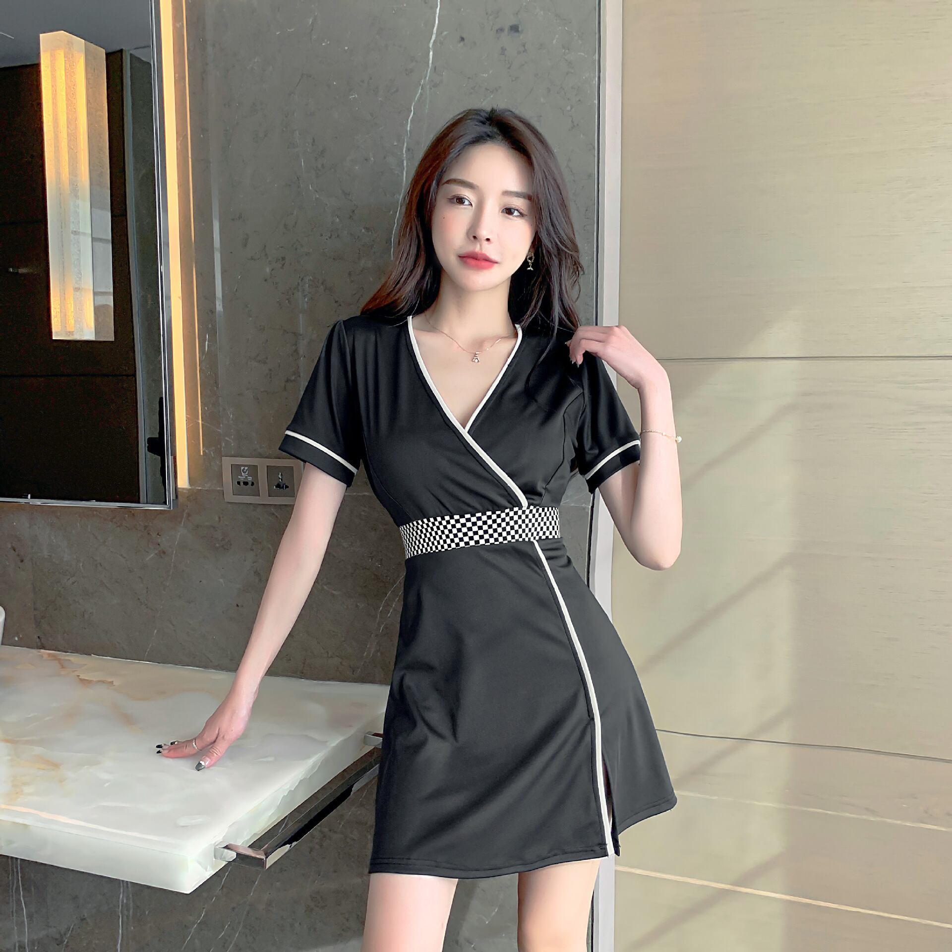 【新作】【送料無料】 2023 夏の韓国スタイルの女性の V ネック半袖ストライプステッチコントラスト A ラインスカートナイトクラブワークドレス 6083 0198923241041