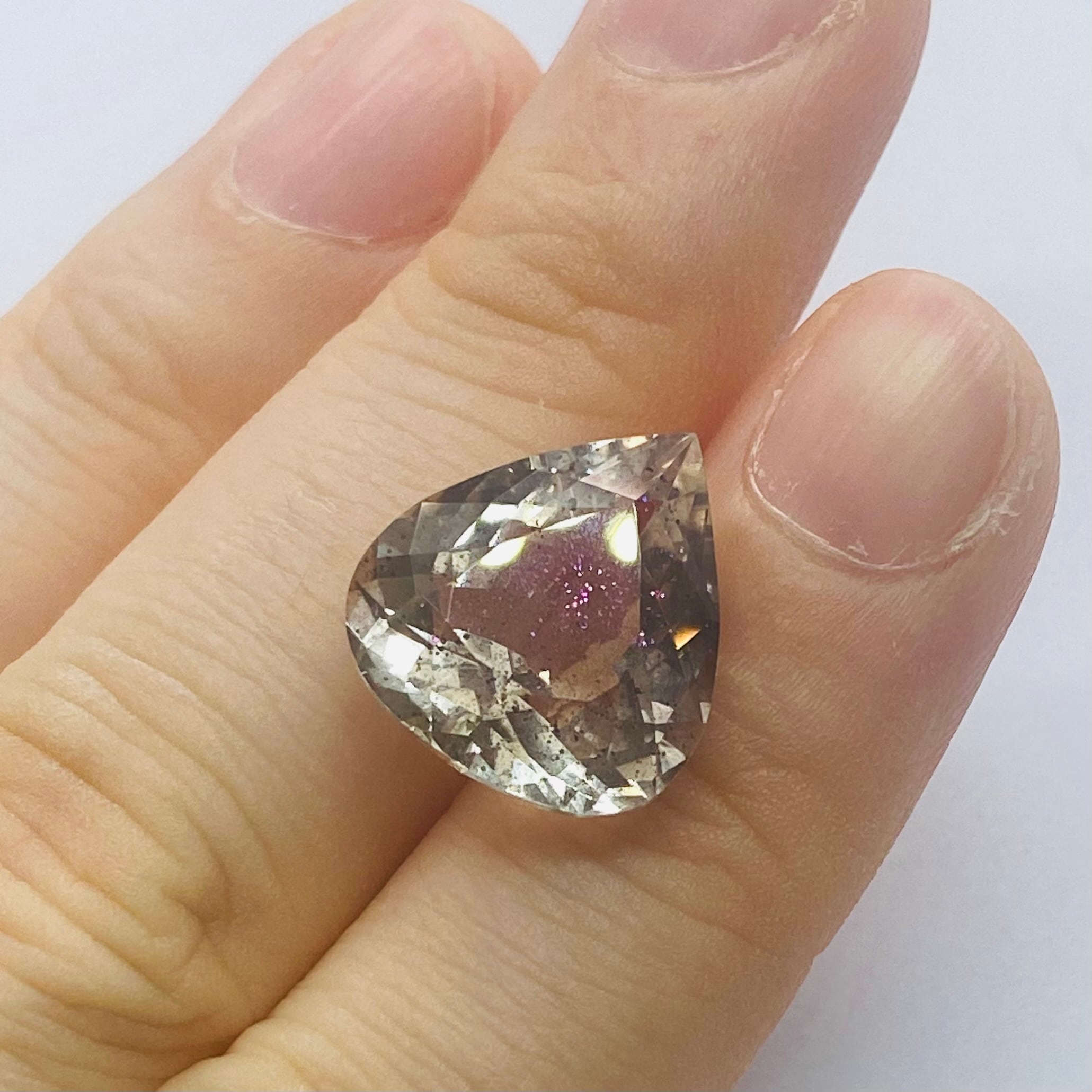 カットよし、クラリティよし、ラメラメよしなピンクファイアクオーツ