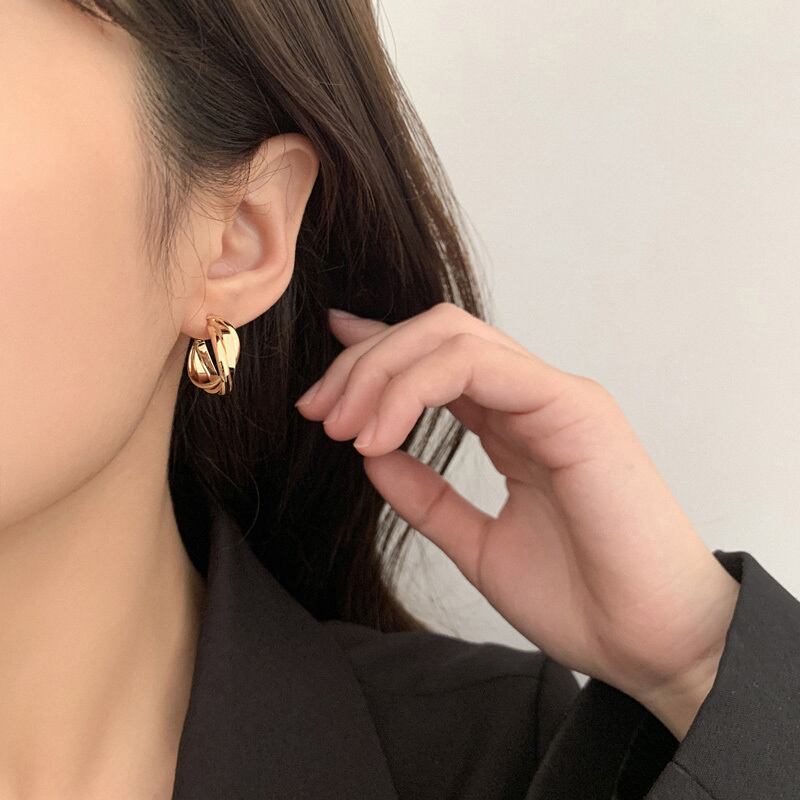 lil】ツイストフープピアス おぞ