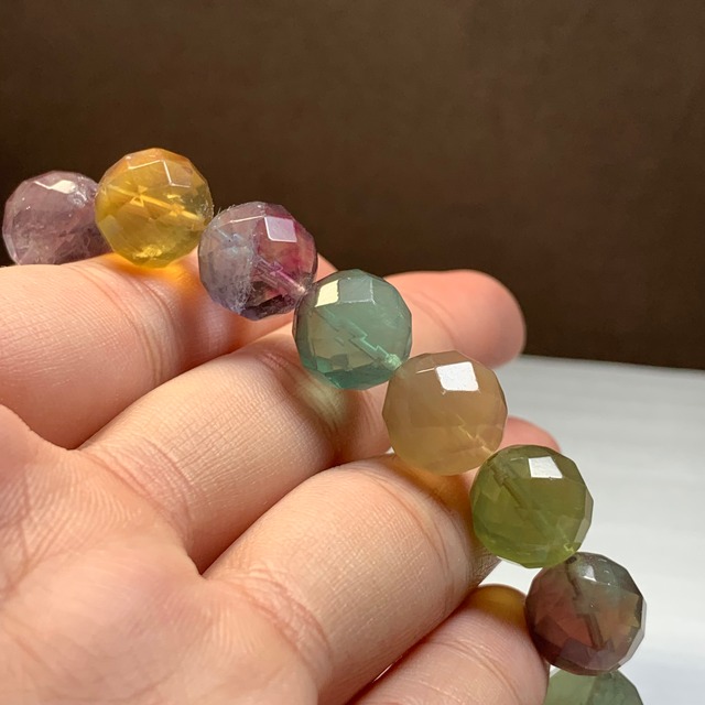 no4.多彩な変わった色合いフローライト・ブレスレット