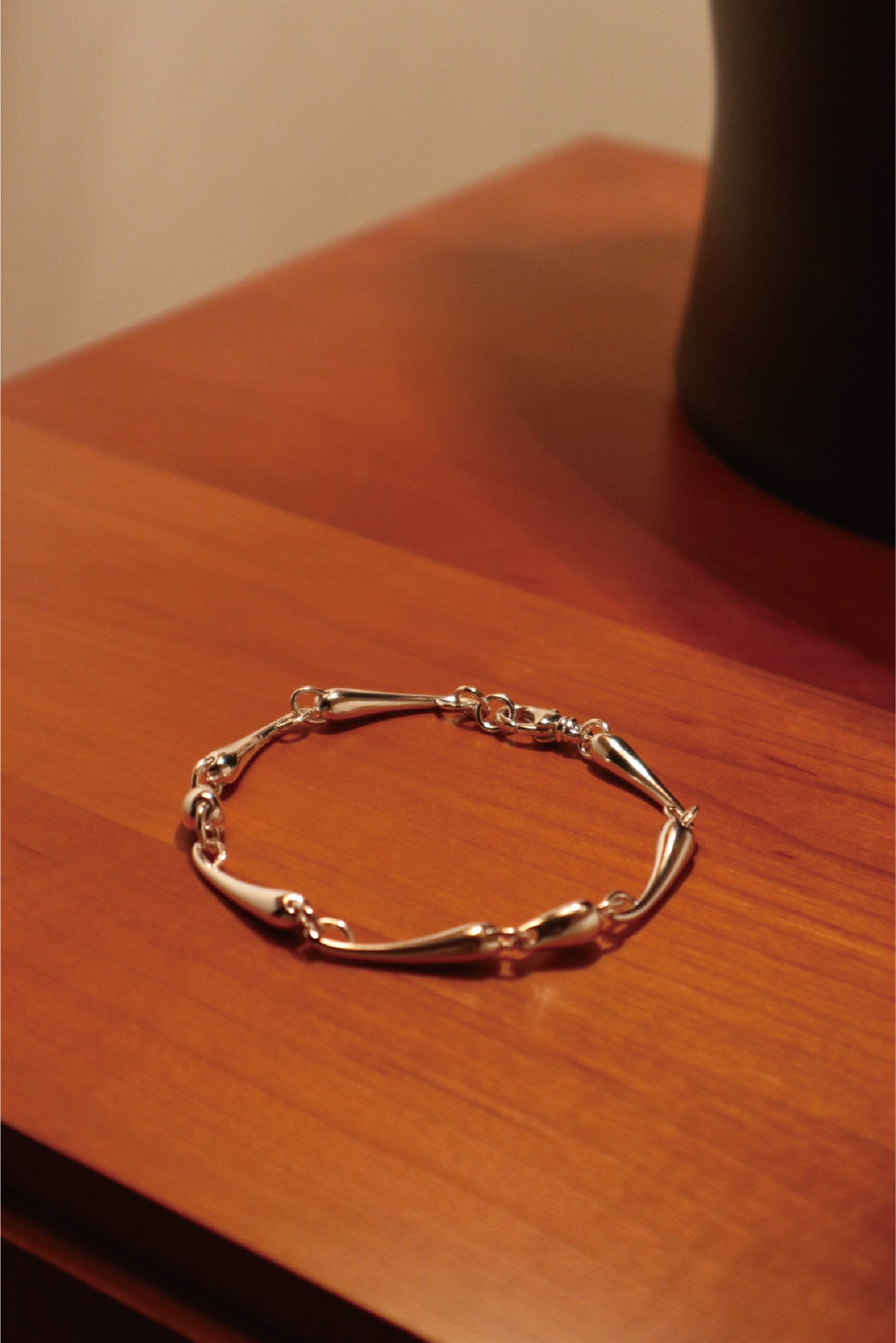H Drop Bracelet “Veiné”