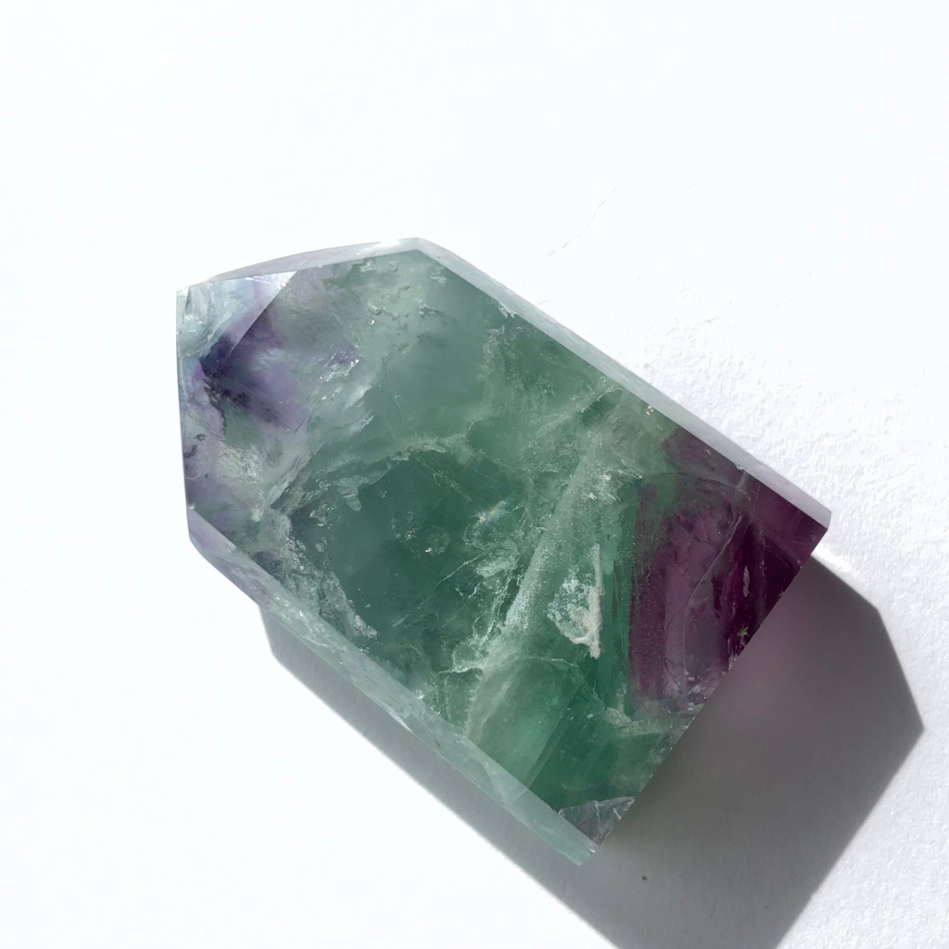 虹が美しいグリーンフローライトスフィア 天然石 丸玉 グリーン フロー