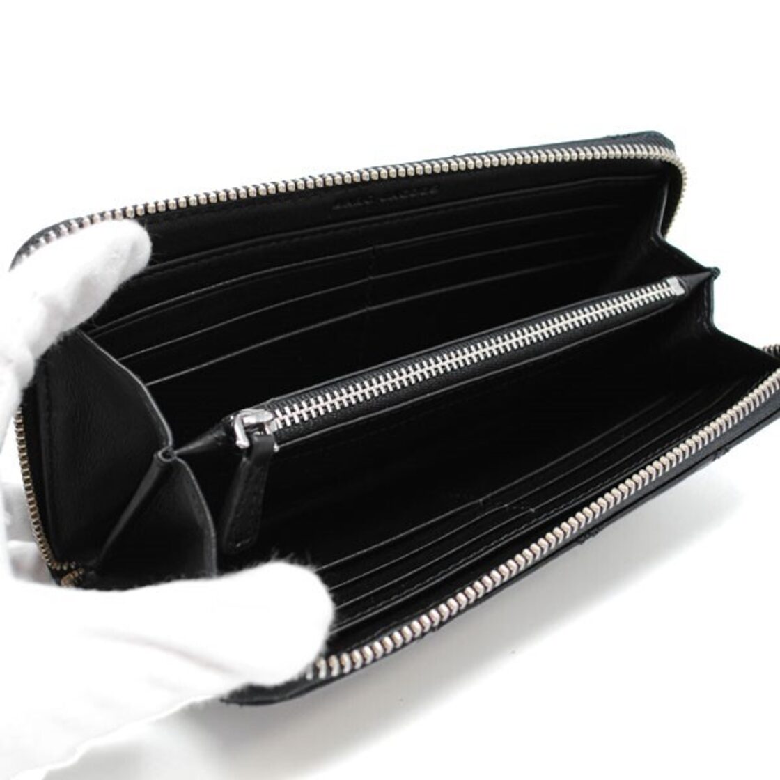 MARC JACOBS LETHER QUILTED SOFTSHOT ZIP AROUND LONG WALLET 