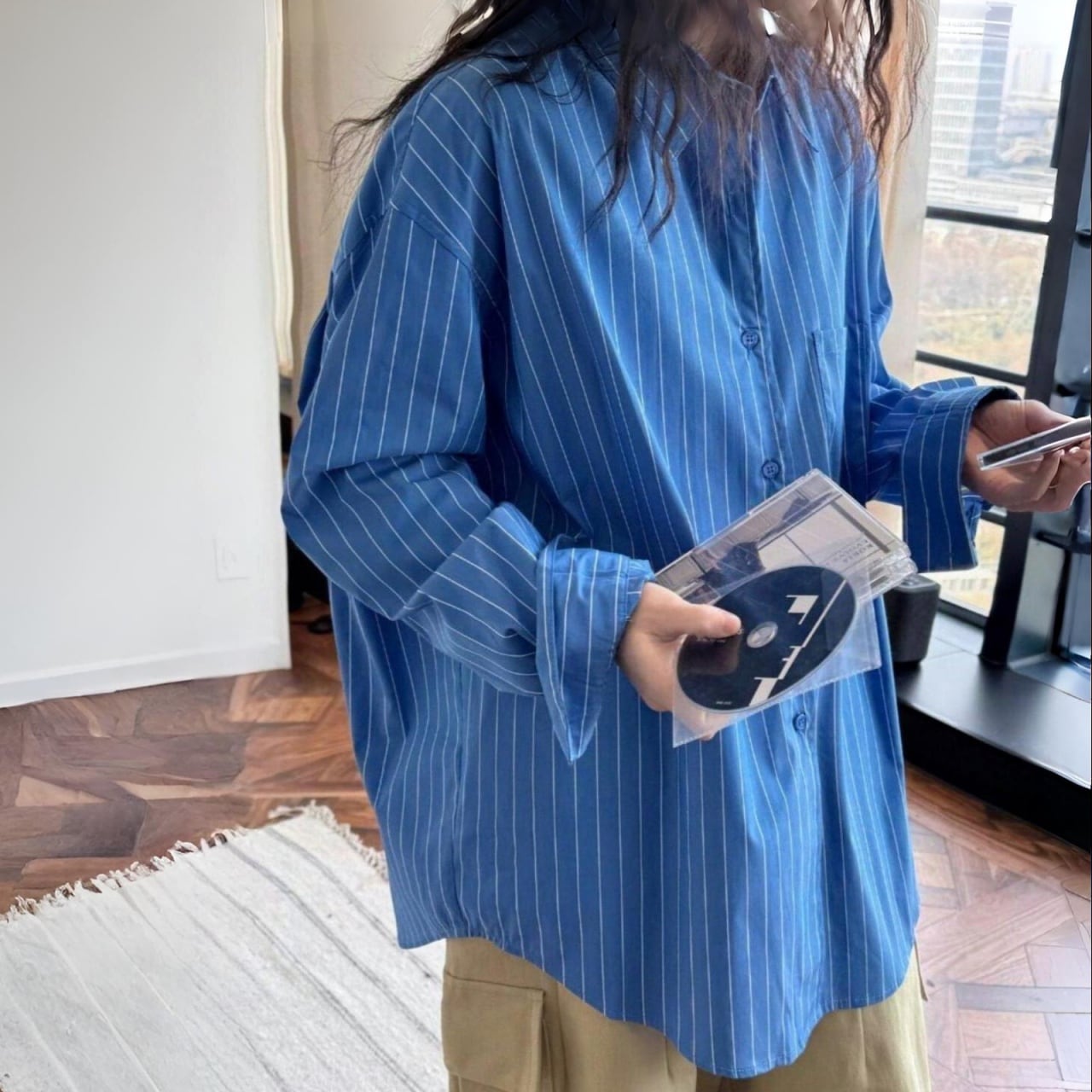 ルーズシルエットストライプドロップショルダーシャツ A02057