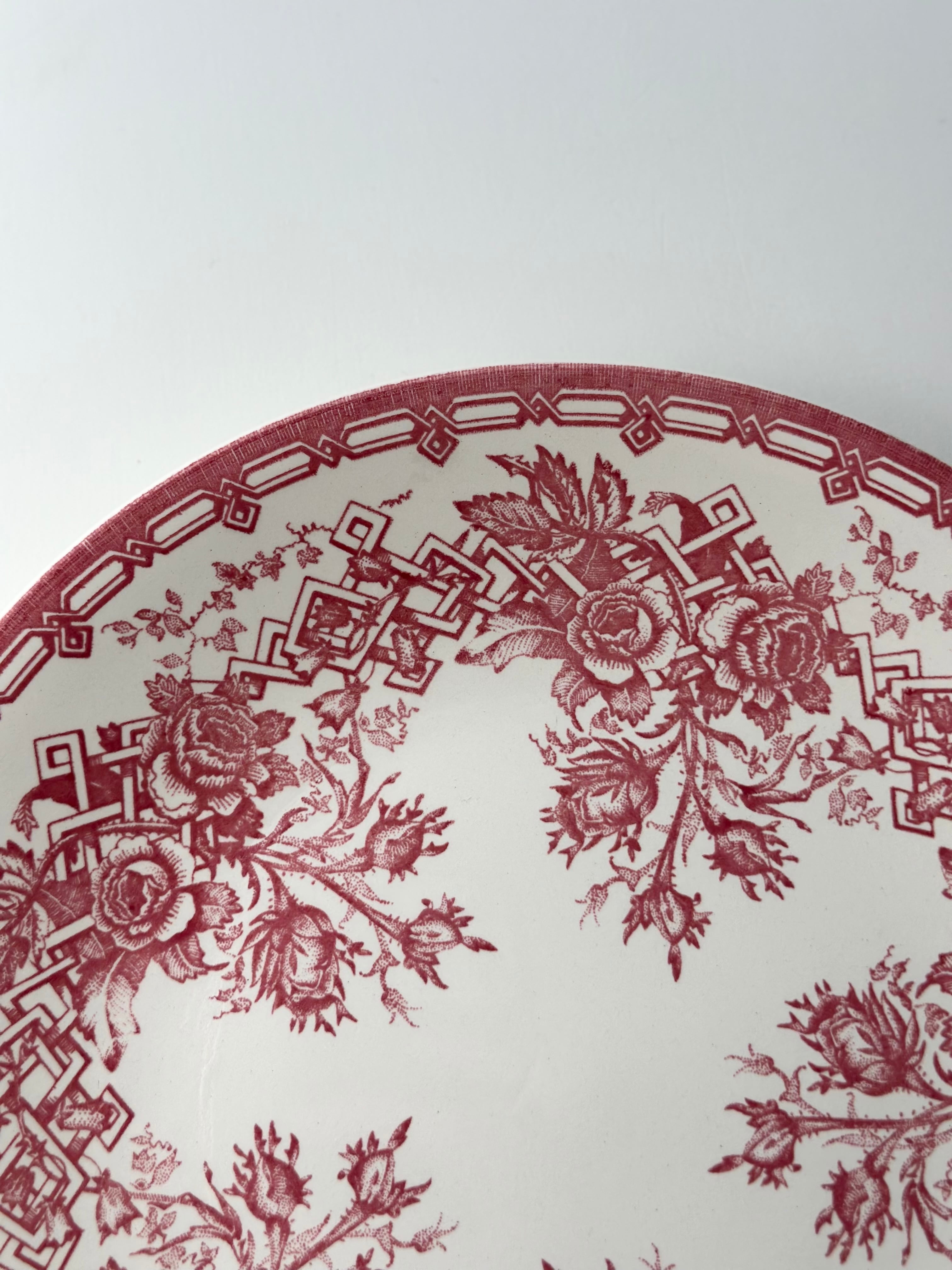 Sarreguemines antique plate rose サルグミンヌ Sarreguemines サルグミンヌ / ルージュカラーのローズ柄プレート a