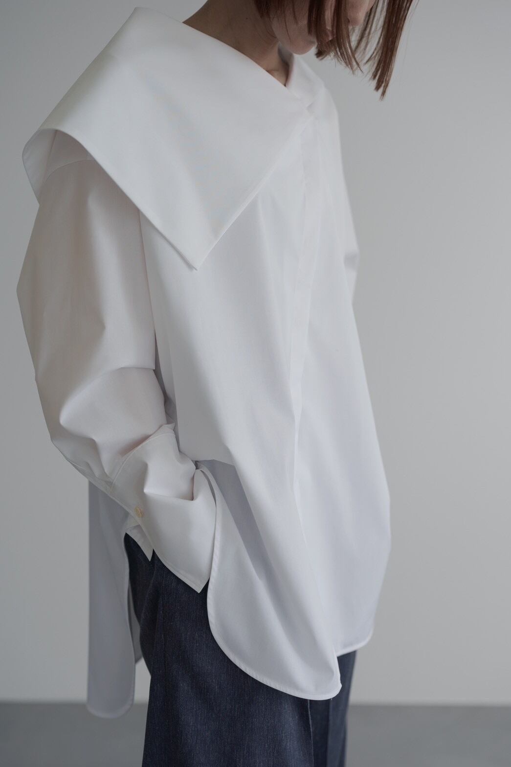 トップス roughlow Asymmetric FlapOversized Blouse Asymmetric Flap Oversized Blouse(white) ご注文から一週間前後
