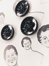 フランス 1900s 2.7c 幾何学の黒花とgalalithe製ボタンセットk アンティーク