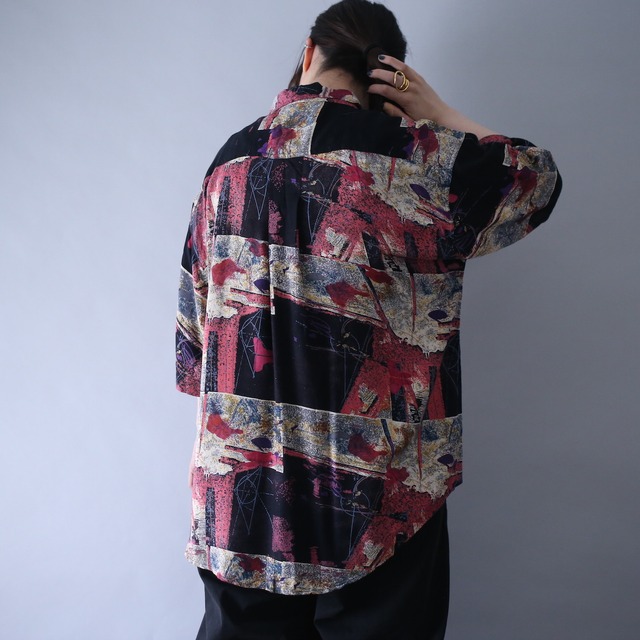 "GOOUCH" psychedelic full art pattern over silhouette h/s shirt