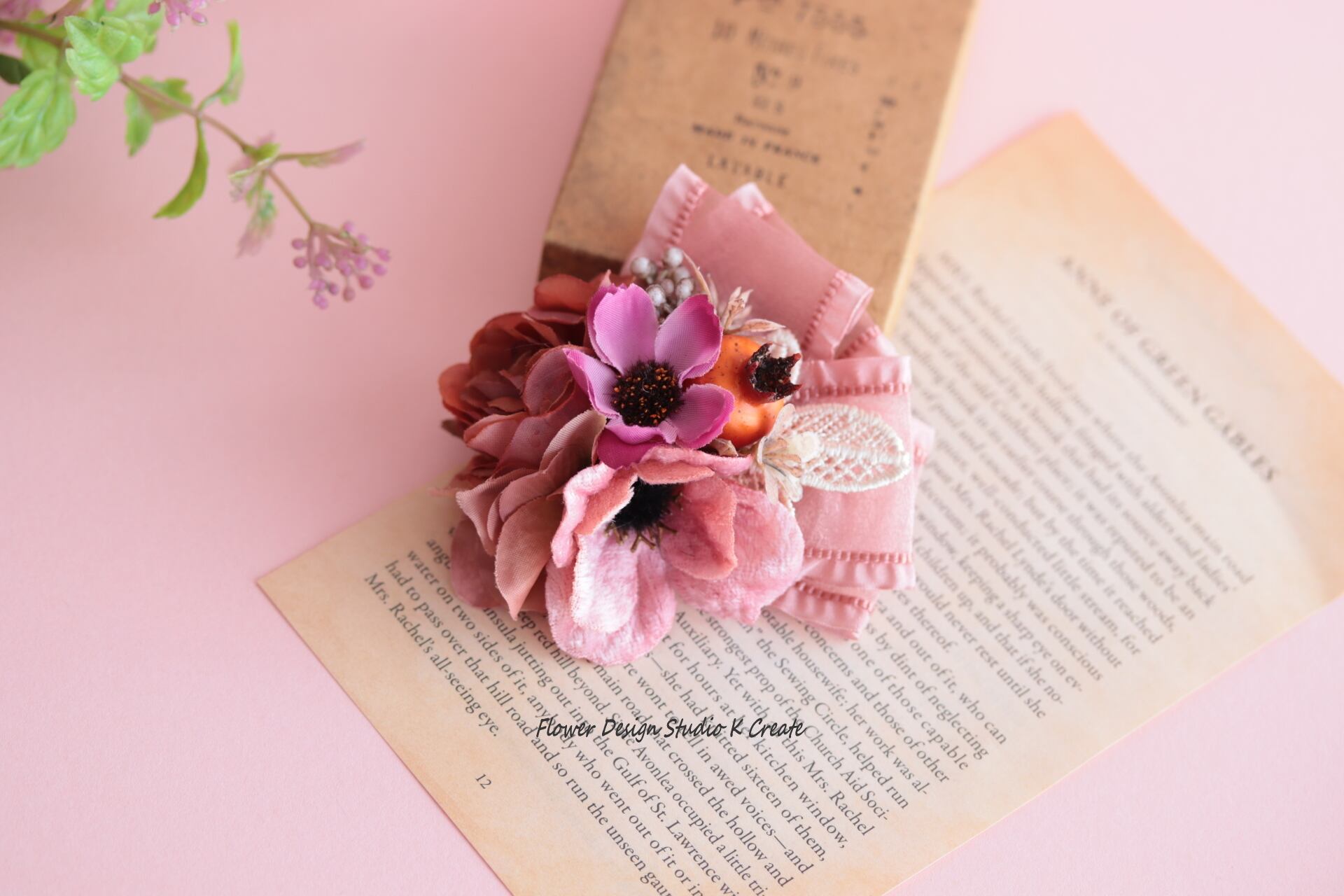 ローズピンクのコスモスとパンジーのヘアクリップ 髪飾り お出掛け 入学式 卒業式 結婚式 発表会