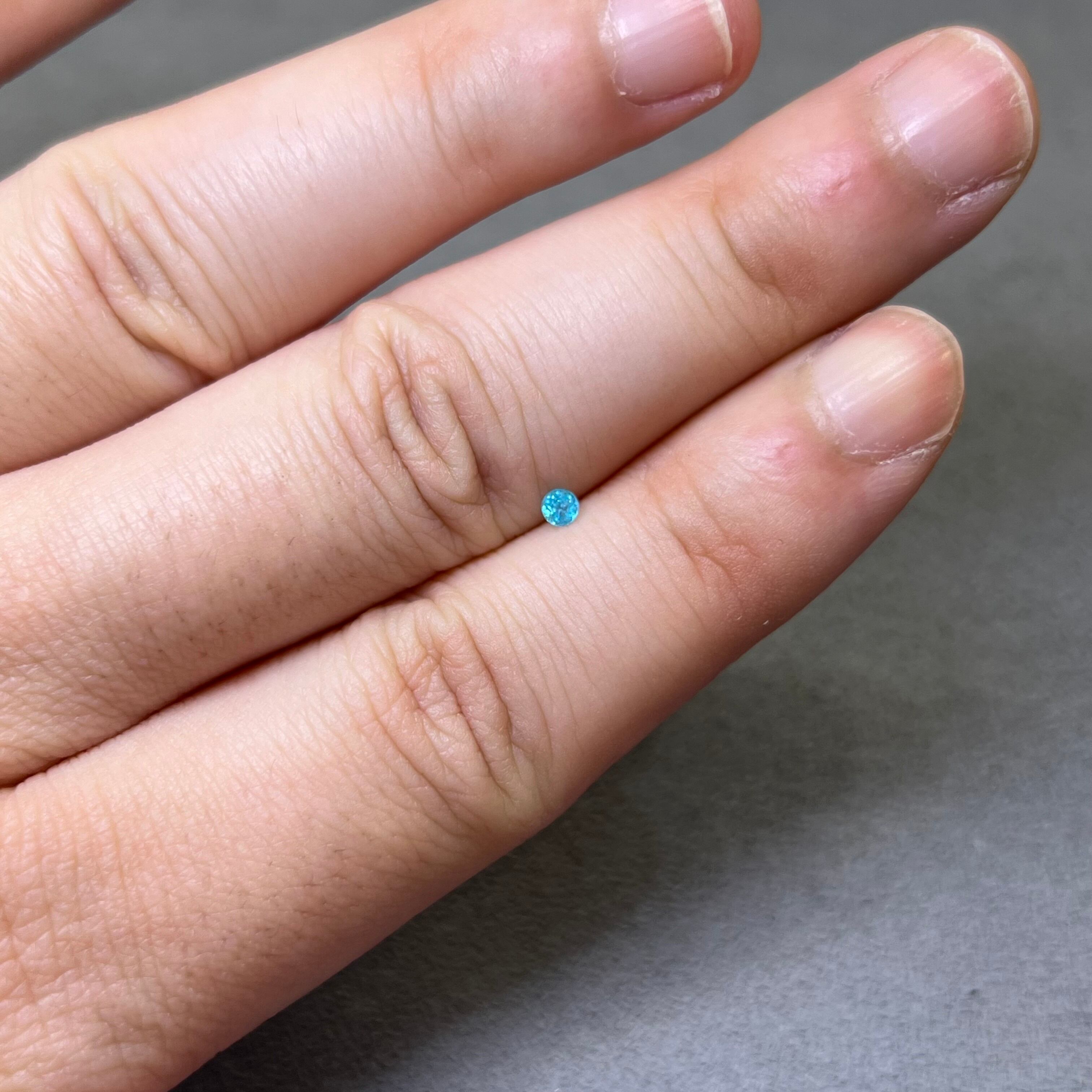パライバトルマリン 0.08ct 2.61mm ラウンドファセットカット パライバトルマリン 0.08ct 2.61mm ラウンドファセットカット