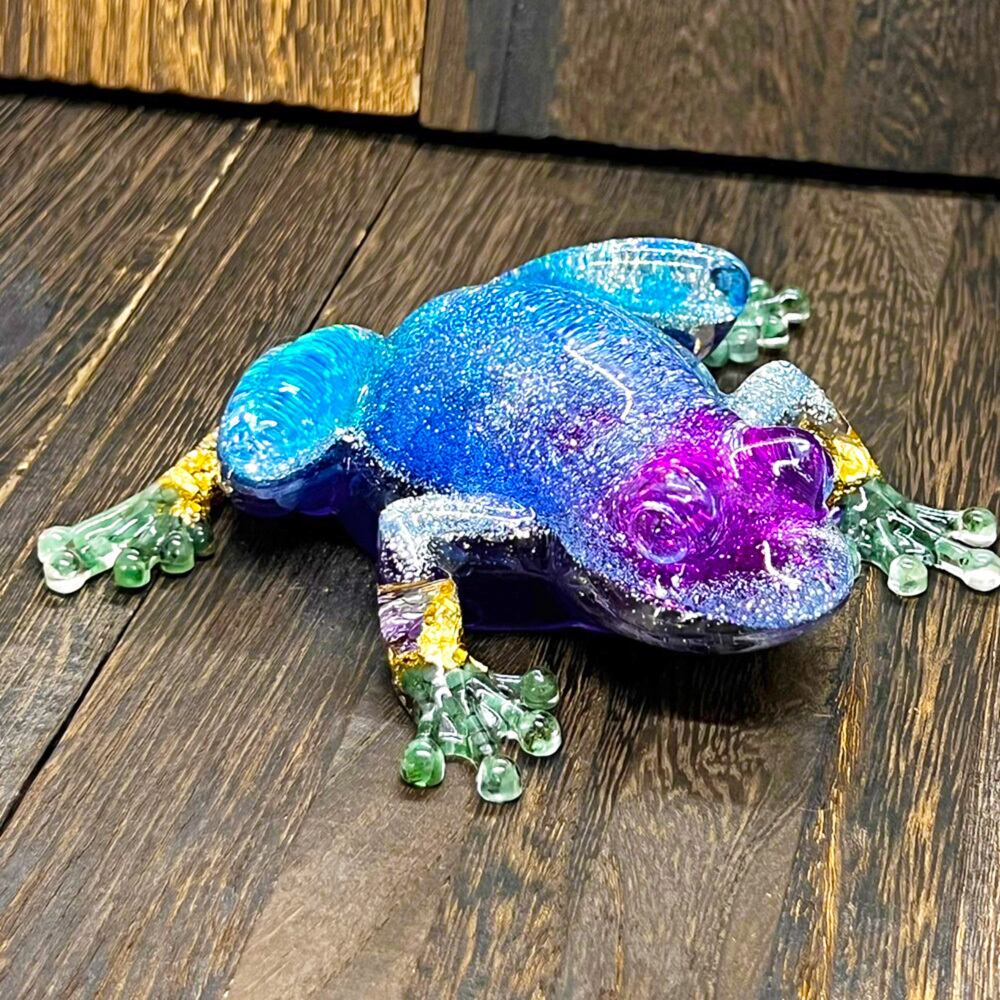 かえるオルゴナイト BIGサイズ フローライト カイヤナイト