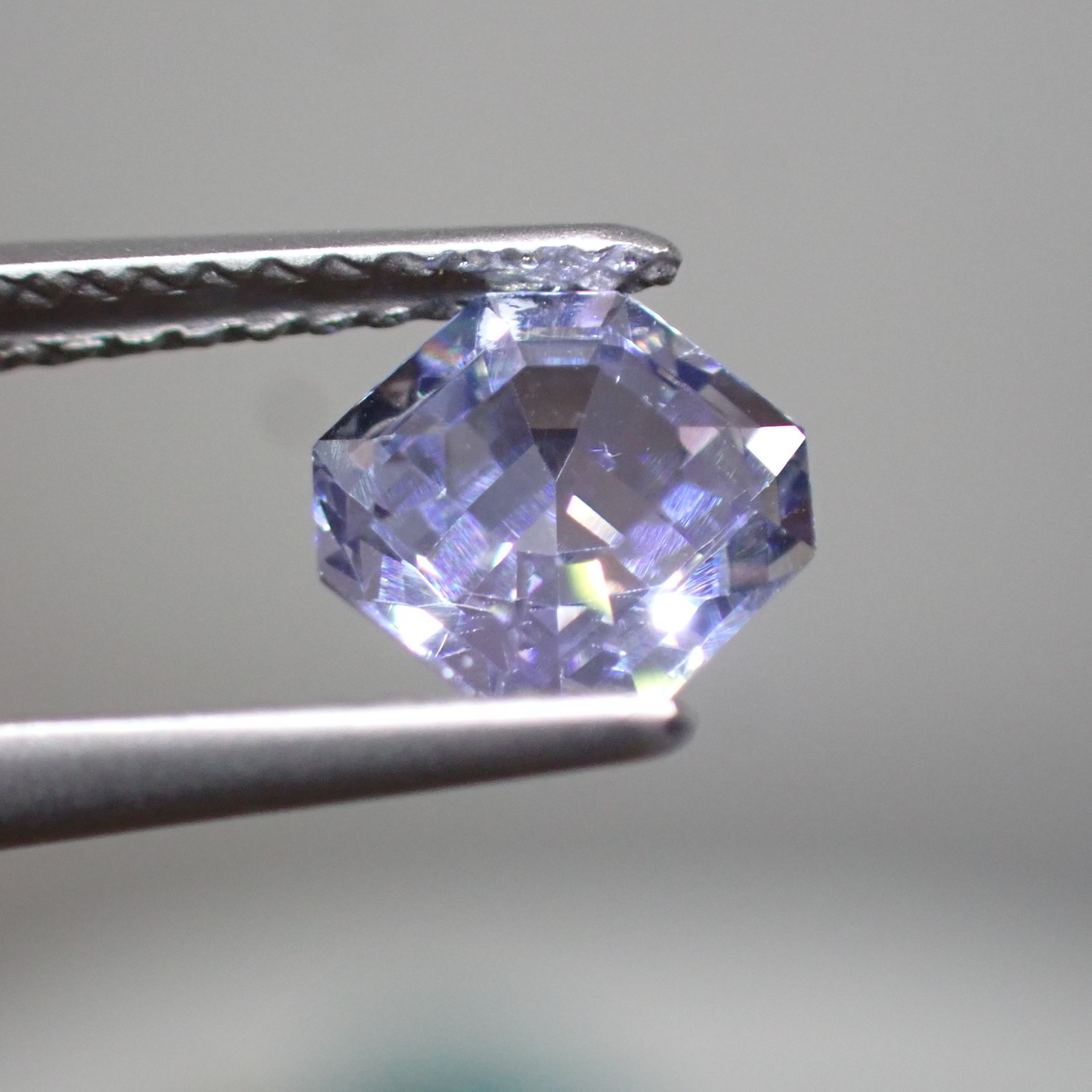 多色性＆蛍光☆アジサイカラーのタンザナイト 1.149ct | 宝石ルース販売、ジュエリー加工「宝石つむり」 powered by BASE