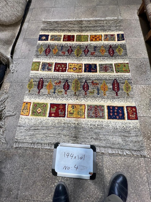 絨毯クエスト70【No.M4】 ※現在、こちらの商品はイランに置いてあります。ご希望の方は先ずは在庫のご確認をお願いします。