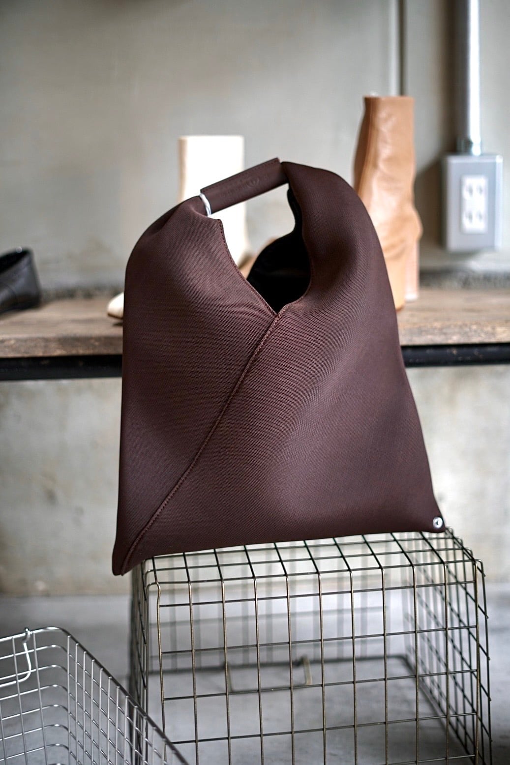 MM6 / SMALL JAPANESE HANDBAG / NEW MESH (Chicory Coffee) | JUQUI