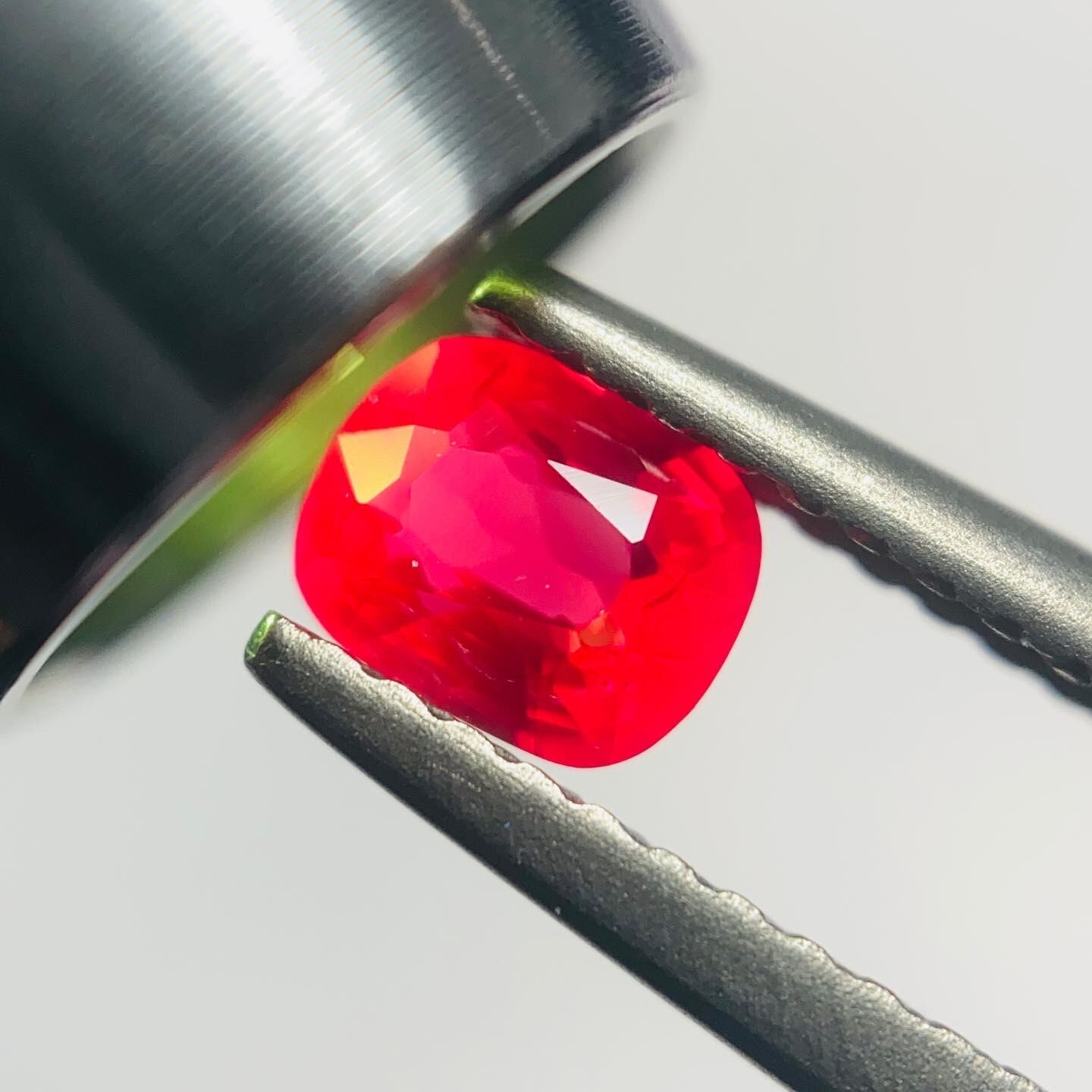 情熱の真っ赤な薔薇色 スピネル