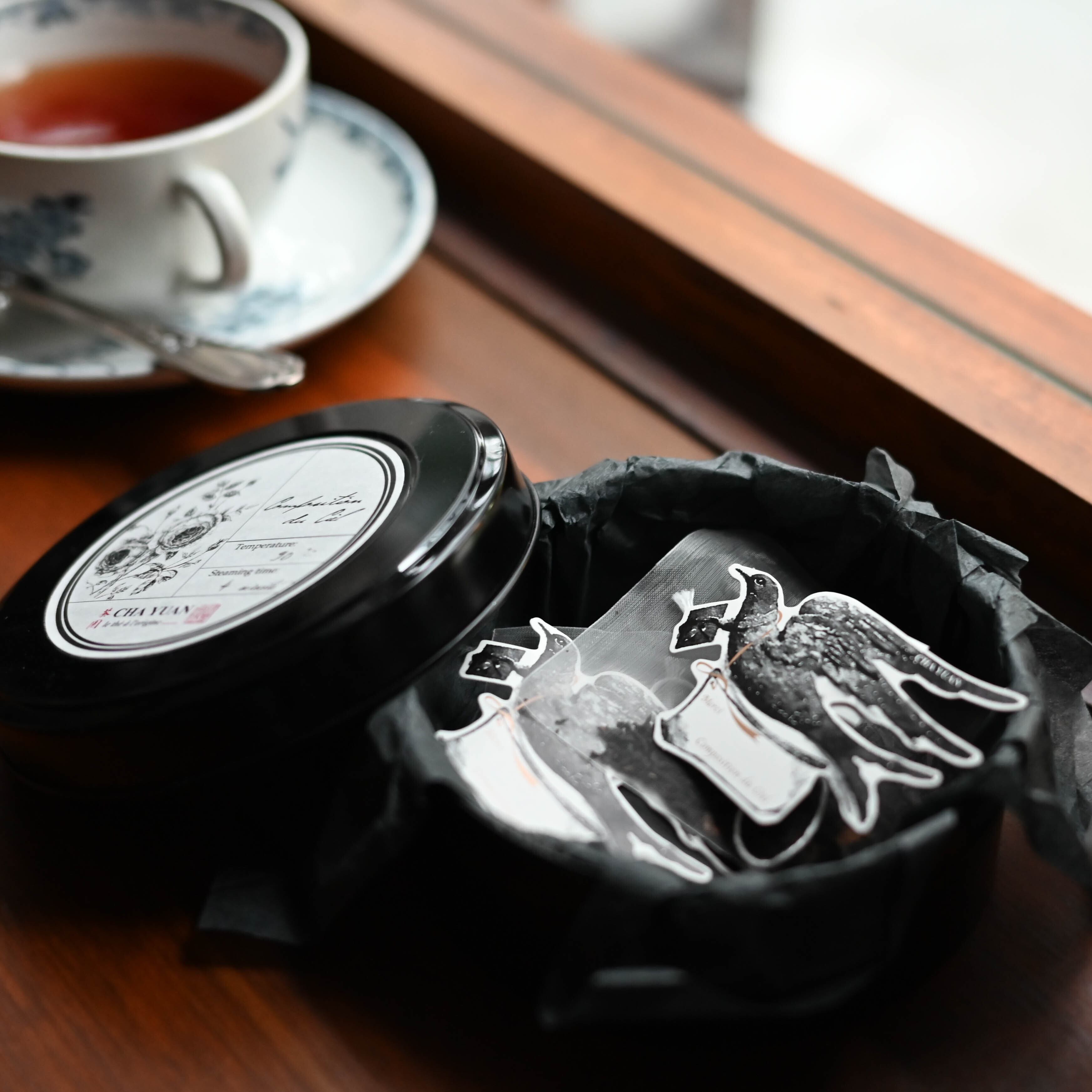 コンポジションドゥシエル-空の構成- 伝書鳩のTea Bag缶（5個入