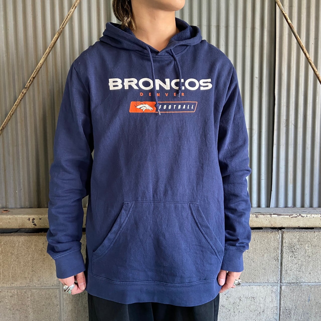 NFL TEAM APPAREL デンバー・ブロンコス チームロゴプリント スウェットパーカー メンズL 古着 Denver Broncos