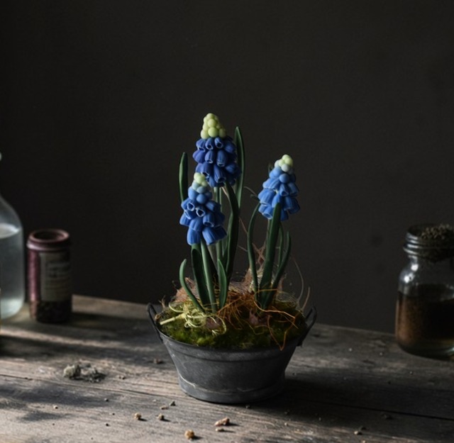 ◆ムスカリのクレイフラワー◆ブリキポットの小さなお花｜インテリア・プレゼントに　M1423