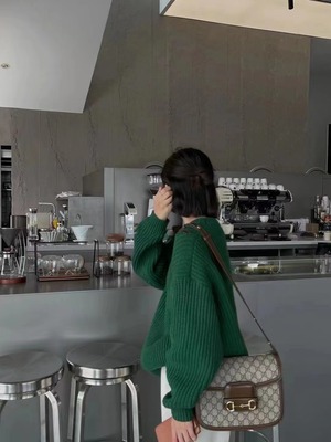 クルーネックカラーニット　AJ2205-513