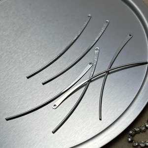 【4pcs】50mmカーブスティックロジウムチャーム