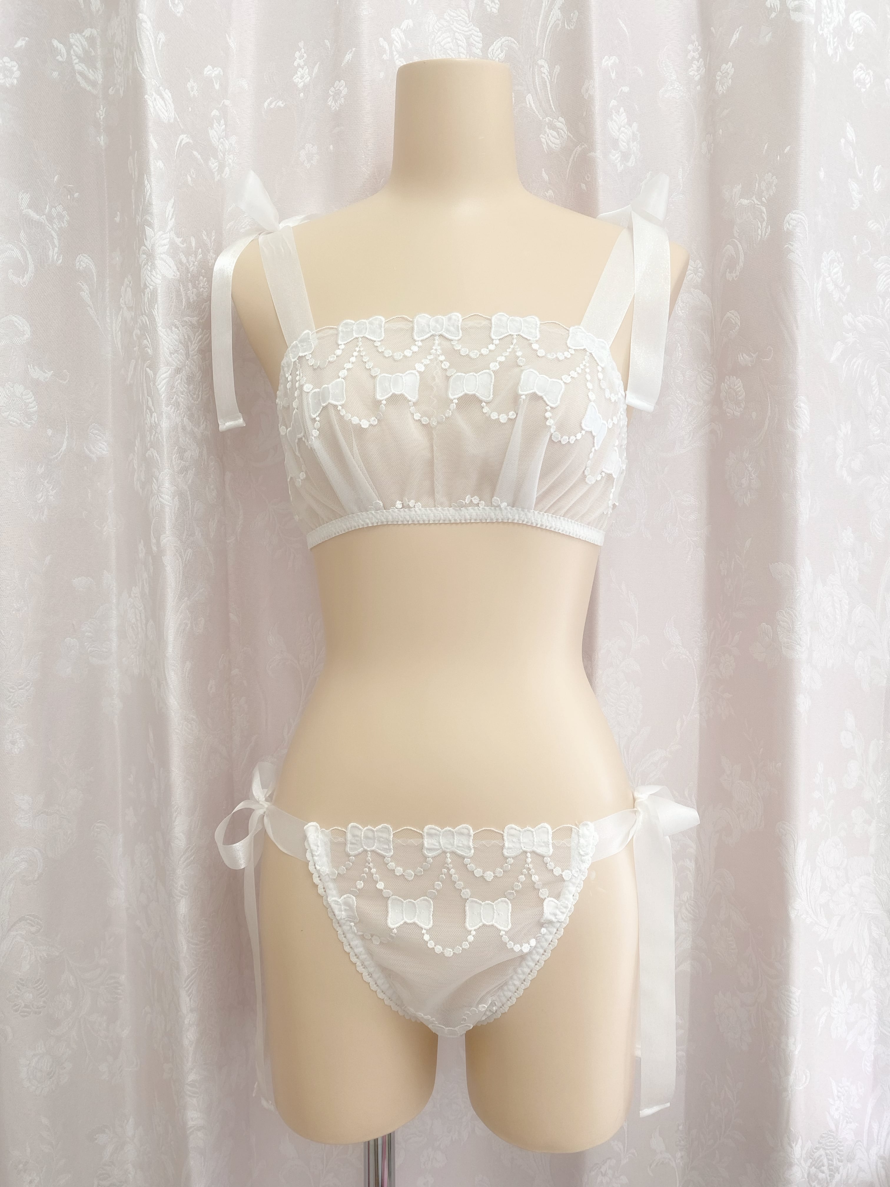 Chantilly lingerie set