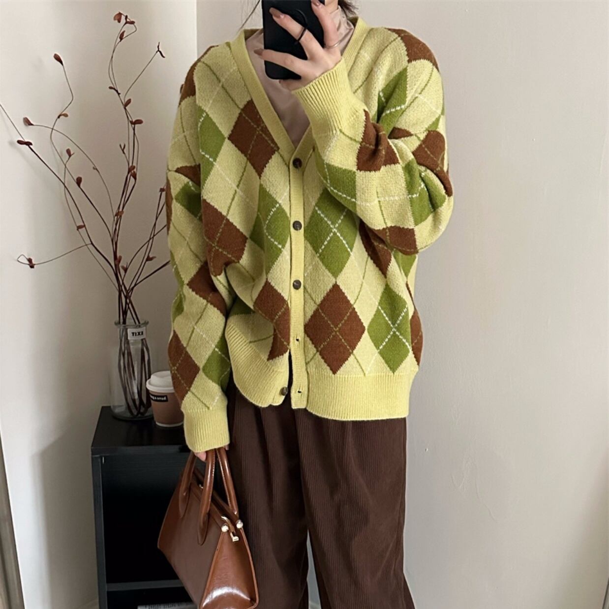 トップス レディース ニット カーディガン 長袖 オーバーサイズ Vネック シングルブレスト かわいい 大人可愛い きれいめ シンプル カジュアル 大人 上品 お洒落 大人女子 こなれ感 ラフ ラブリー キュート ガーリー 個性的 セクシー エレガント クラシカル 送料無料 抜け感 高級感 ゴージャス アーガイル柄 秋 冬 10代 20代 30代 オフィス OL 通勤 デート お出かけ 女子会 お泊まり 休日 パーティー イベント 旅行 レストラン ショッピング 着回し 普段使い 韓国 フリーサイズ