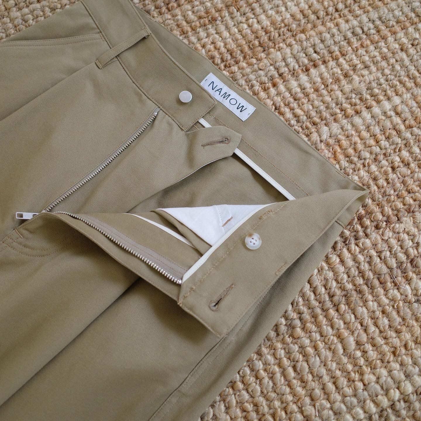 使い勝手の良い】 【NAMOW】ルーズチノパンツ ベージュ チノパン - www