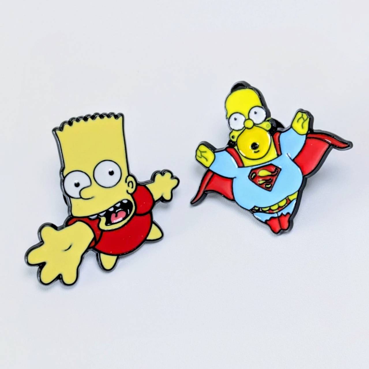 送料無料！ ★ピンズ PINS★ピンバッジ 【 The Simpsons（ザ シンプソンズ）バート・ホーマー 】スーパーマン 2Pセット〚アメリカン雑貨 アメトイ〛