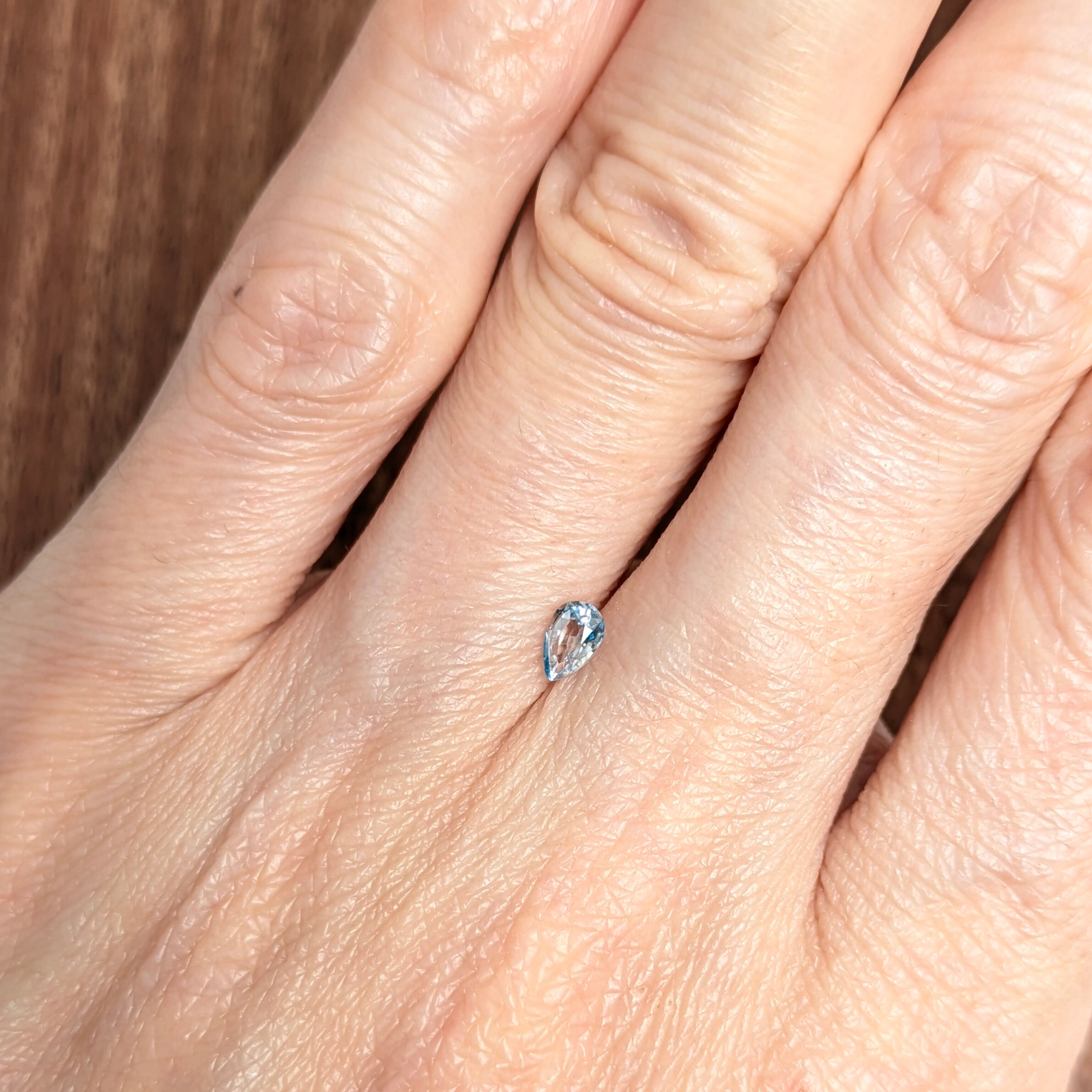 ユークレースルース ナミビア産【0.19ct】 PRO208630 | Gem's Subculture