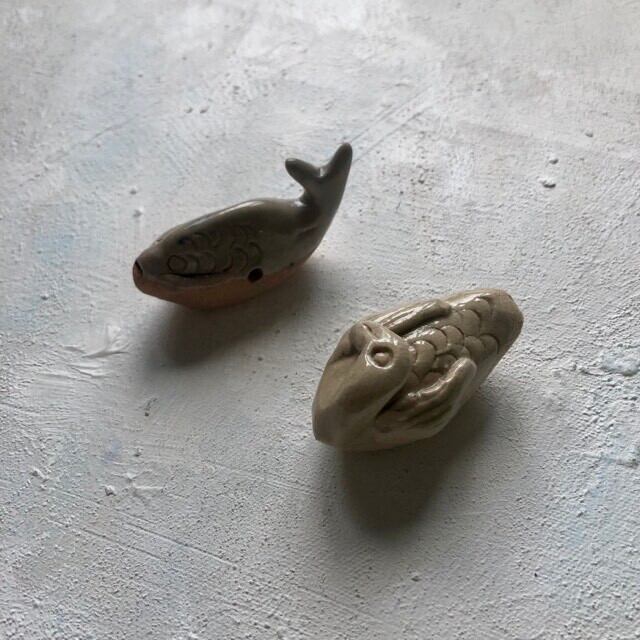 江戸期　レアミニ根付　天然素材　魚　貝　三味線　笛　傘　兎　10点　アンティーク トリとサカナの土笛 | 生ノ活