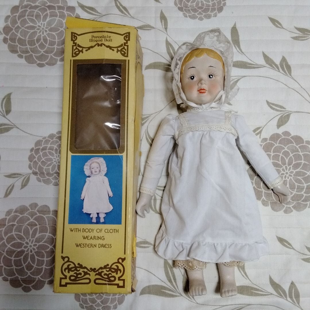 ポーセリンドール人形