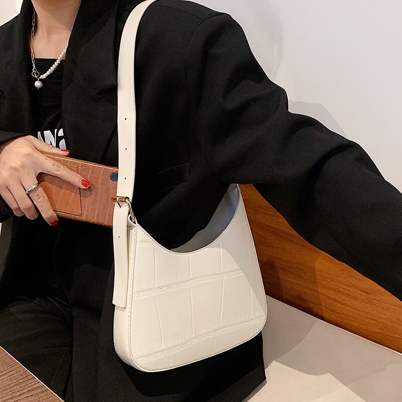 サマーレッドショルダーバッグスタイル 夏物 メッセンジャーバッグ Tiancai_Wing_Bag79869240039