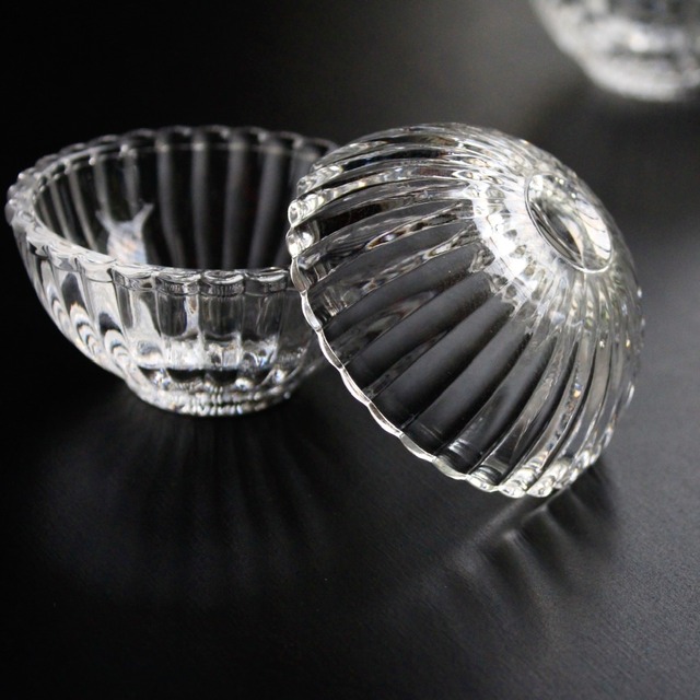 #111 ガラス菊割　球型ミニ蓋物