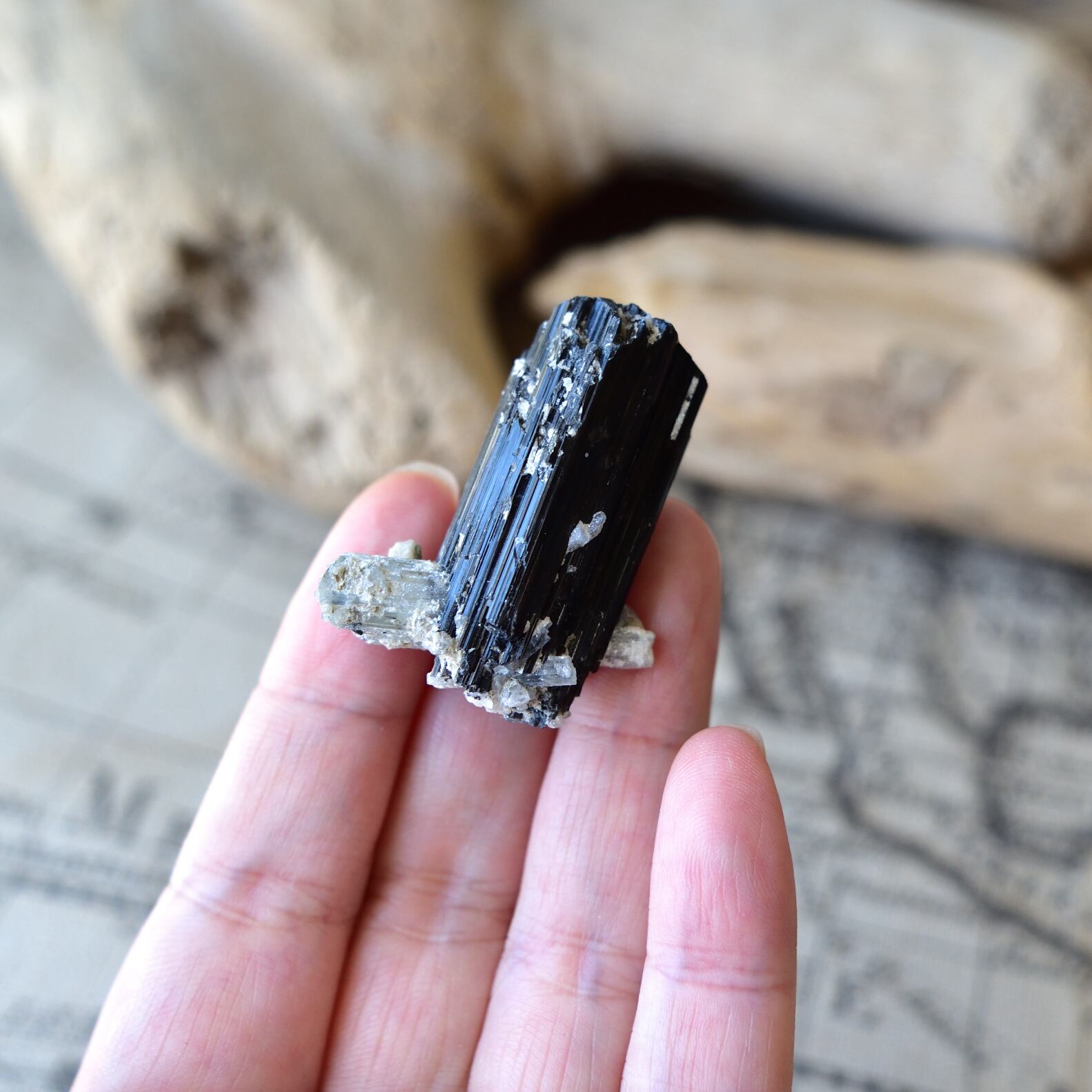 天然の終結ショールブラックトルマリンクリスタル。 天然の終結ショールブラックトルマリンクリスタル。 滋賀県彦根市の