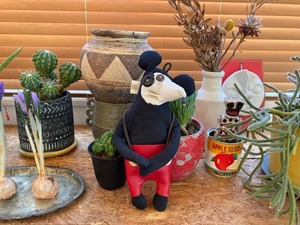 黒ネズミのぬいぐるみ
