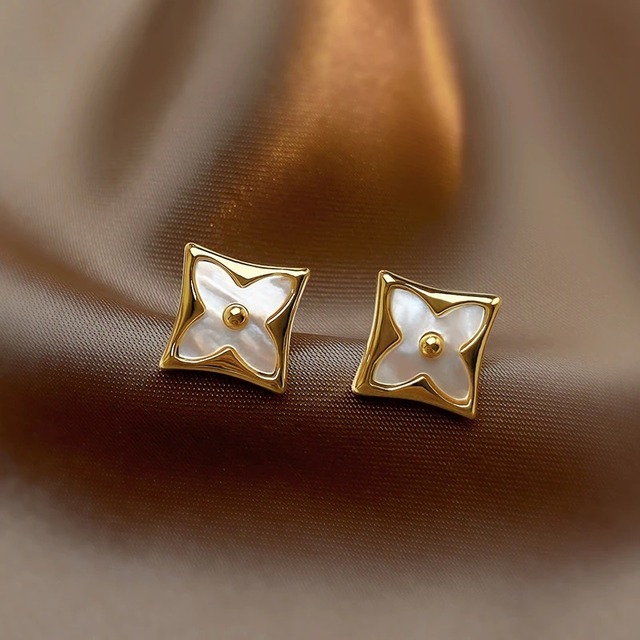 お花型エレガントピアス