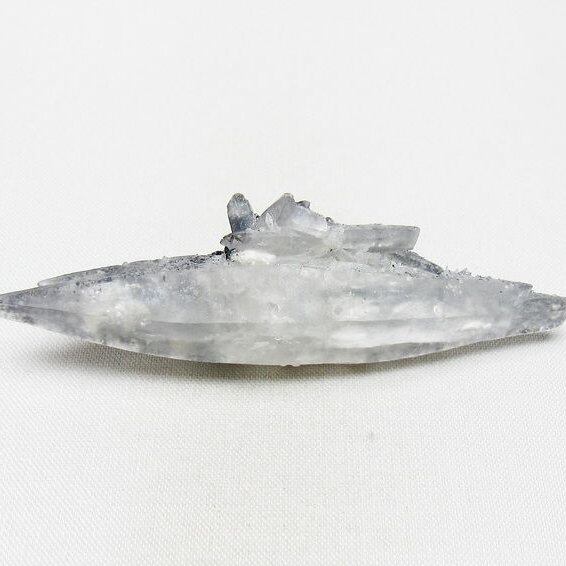 レーザークリスタル 水晶 クラスター 水晶 原石 スティブナイト 輝安鉱