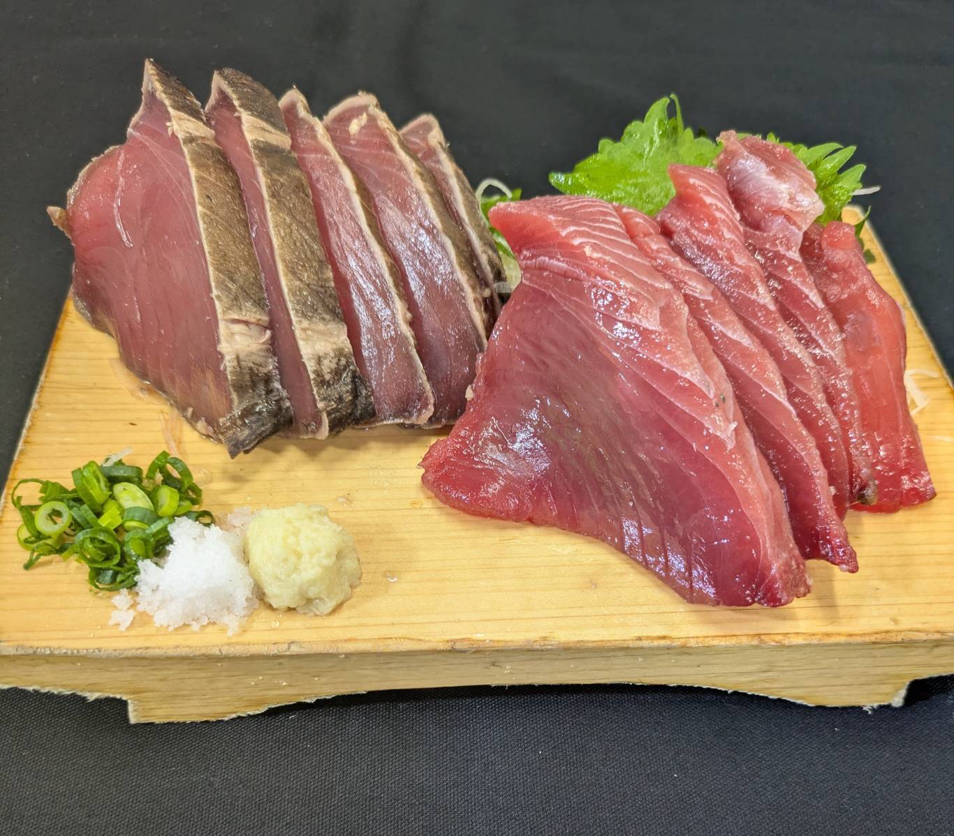 B1セット日光丸船上急速凍結　赤身2ブロック (合計350g)x 藁焼き1節(250g)