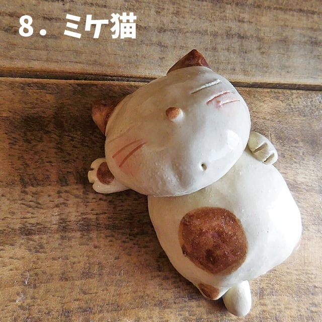 (269）　美濃焼　猫　置物　手造り　陶器製　日本製 平型　（７～９）