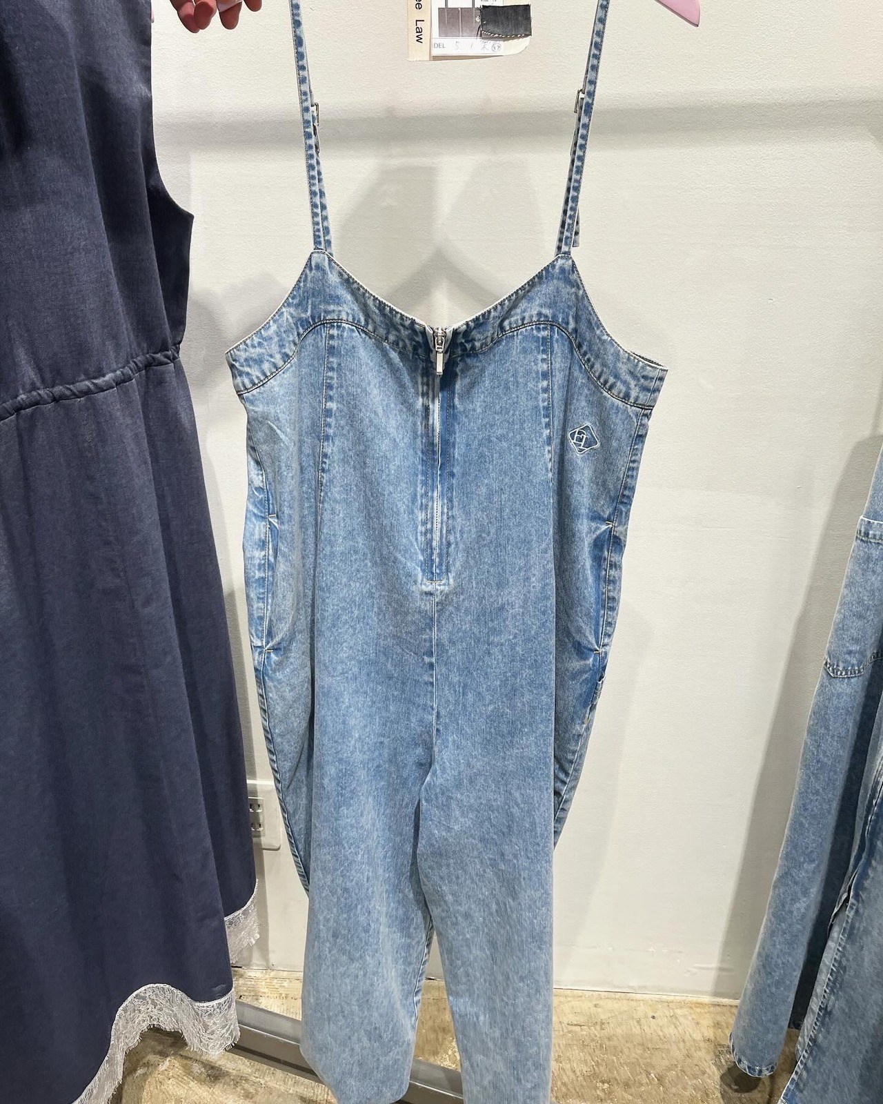 エイミーロウ　eimeelaw　Eimee Law フロントZIPデニムコクーンサロペット